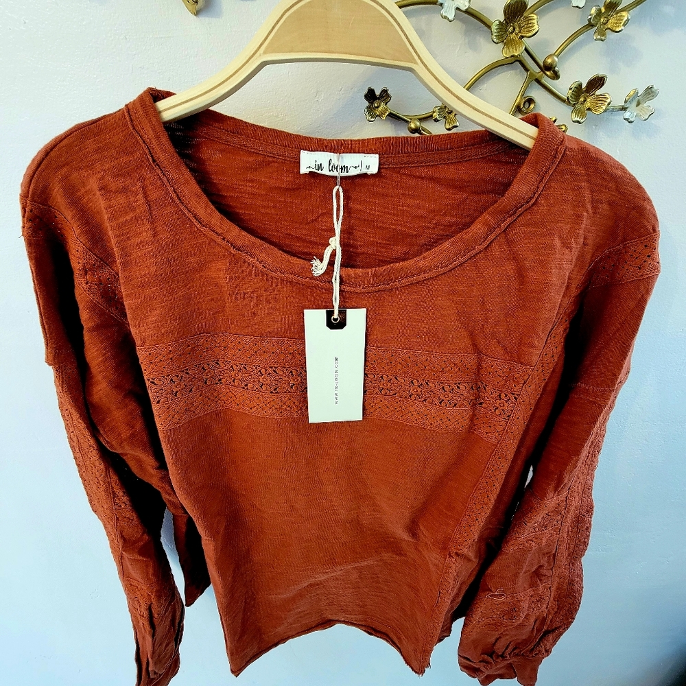 In Loom Burnt Orange Top Size Medium Pretty Stitching NWT